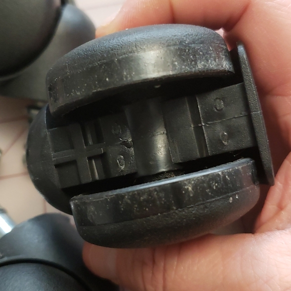 5 office chair wheels - Picture 2 of 3
